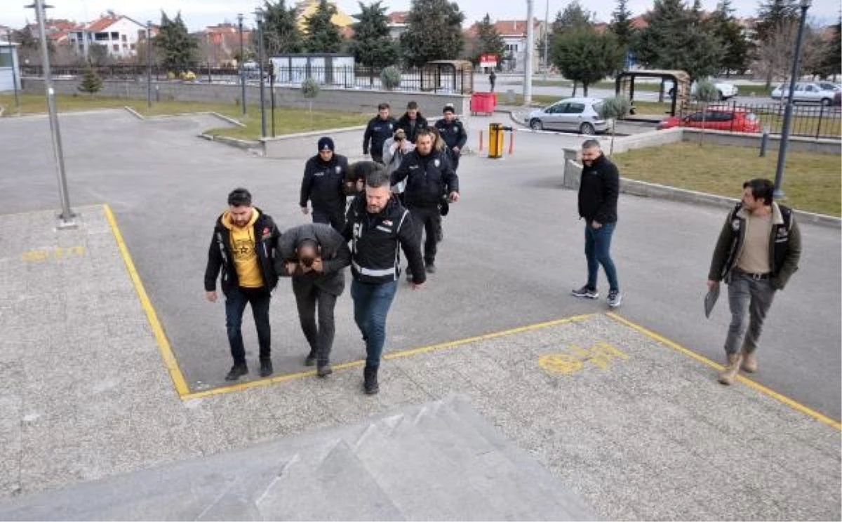 Karaman\'da Silah Kaçakçılığı Operasyonu: 4 Tutuklama