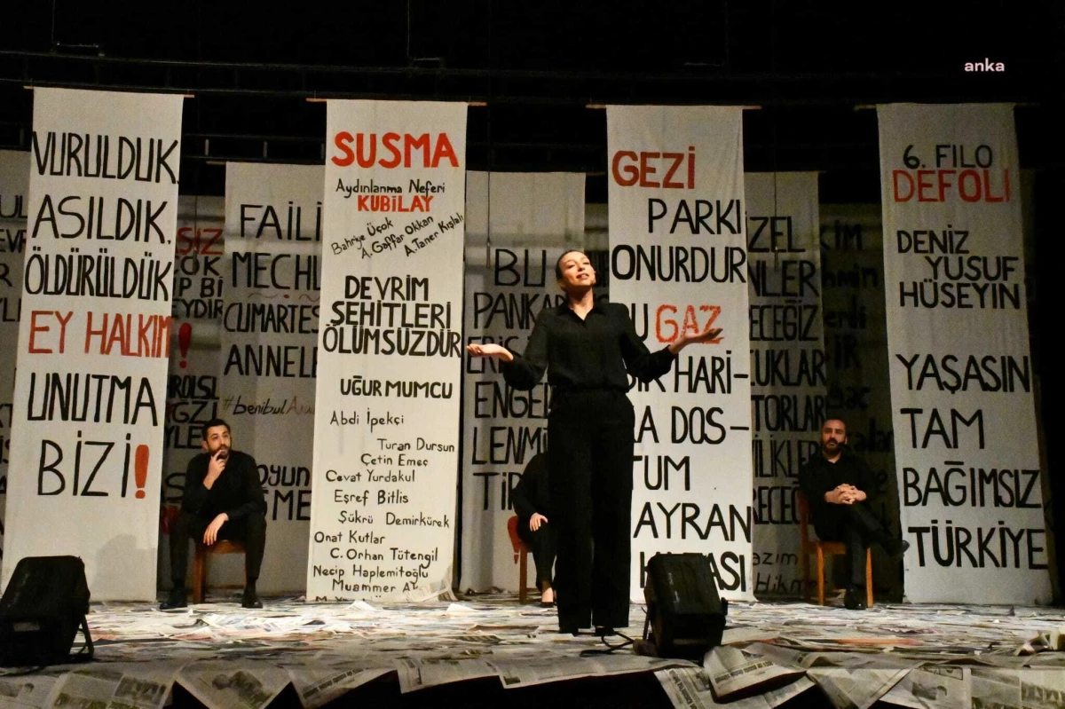 Torbalı Belediyesi, Uğur Mumcu\'nun ölüm yıl dönümünde tiyatro gösterisi düzenledi