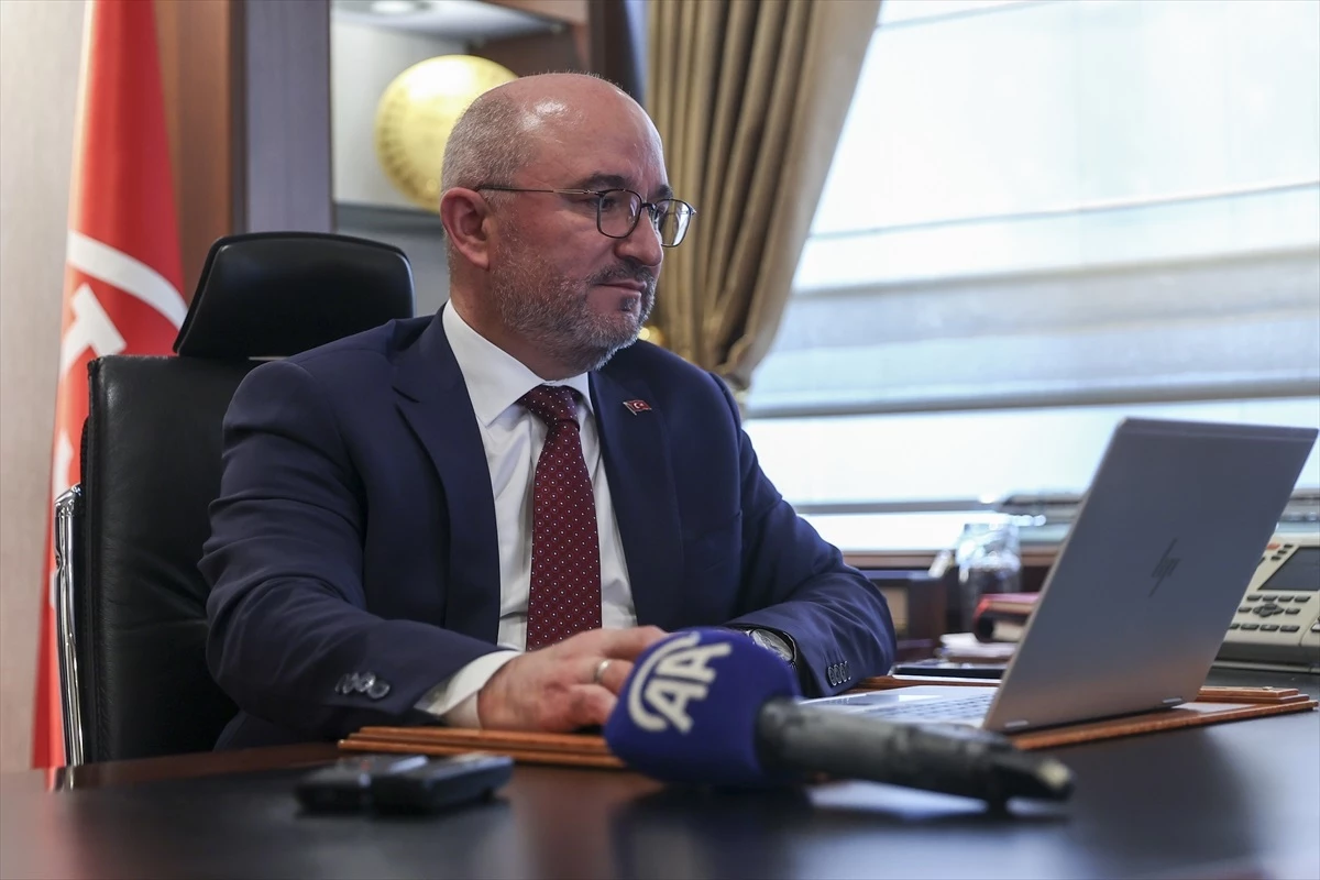 TSE Başkanı Mahmut Sami Şahin, 2023\'e damga vuran olaylara ilişkin fotoğraflara oy verdi
