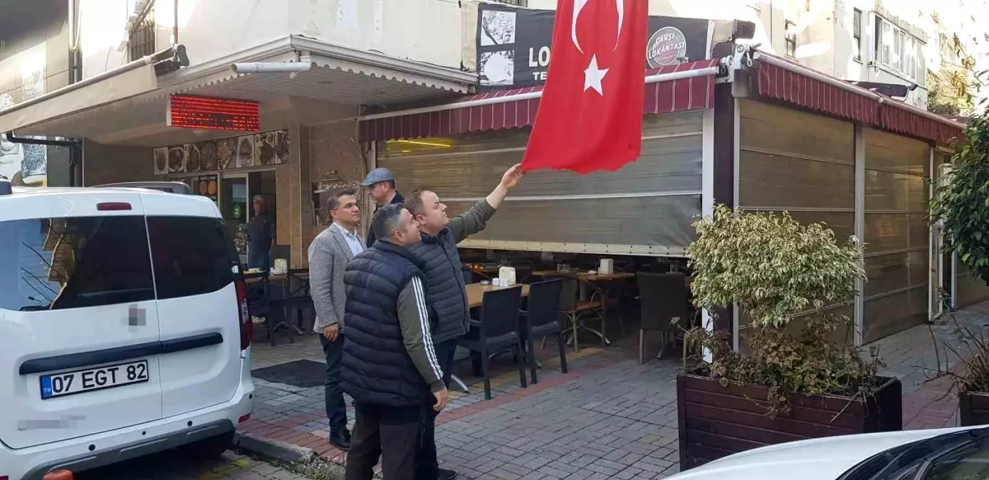 Alanya'da Türk Bayrağını Kesip Kaçan Şüpheli Tutuklandı - Son Dakika