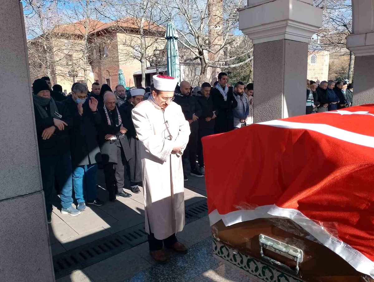 İsrail\'in saldırılarında hayatını kaybeden 2 Filistinli Ankara\'da defnedildi