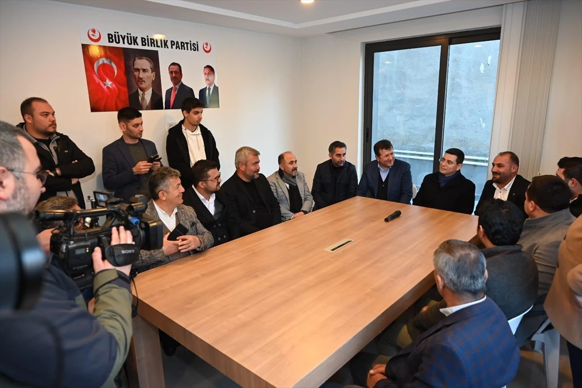 AK Parti Antalya Büyükşehir Belediye Başkan Adayı Hakan Tütüncü, Korkuteli\'de Seçim Çalışmalarına Başladı