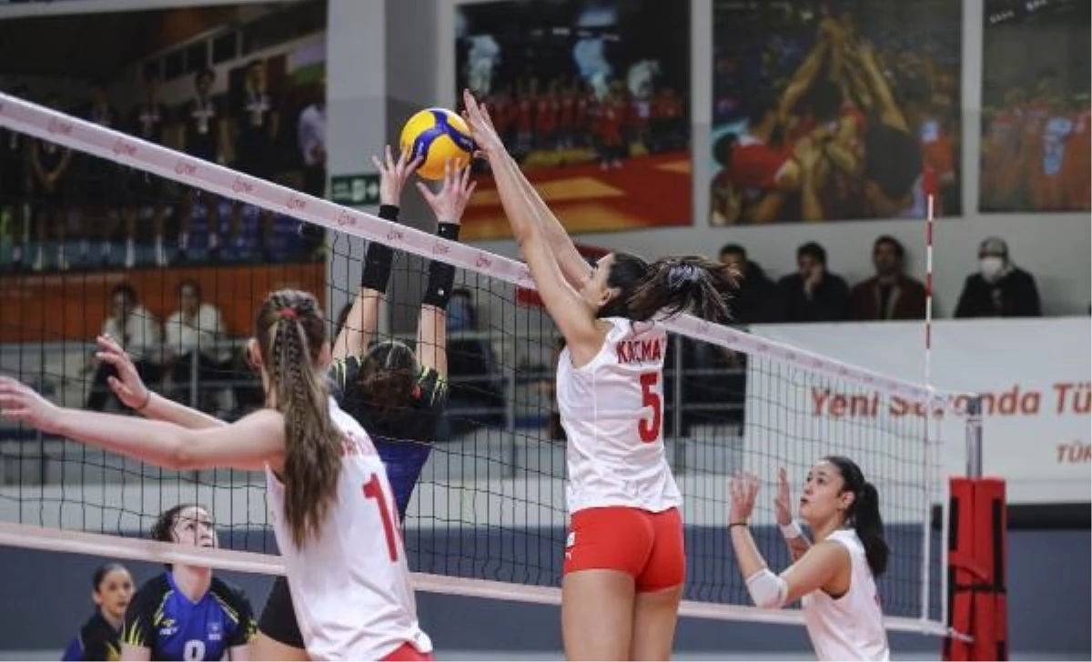 Türkiye 20 Yaş Altı Kadın Voleybol Milli Takımı, Kosova\'yı 3-0 Mağlup Ederek Yarı Finale Yükseldi