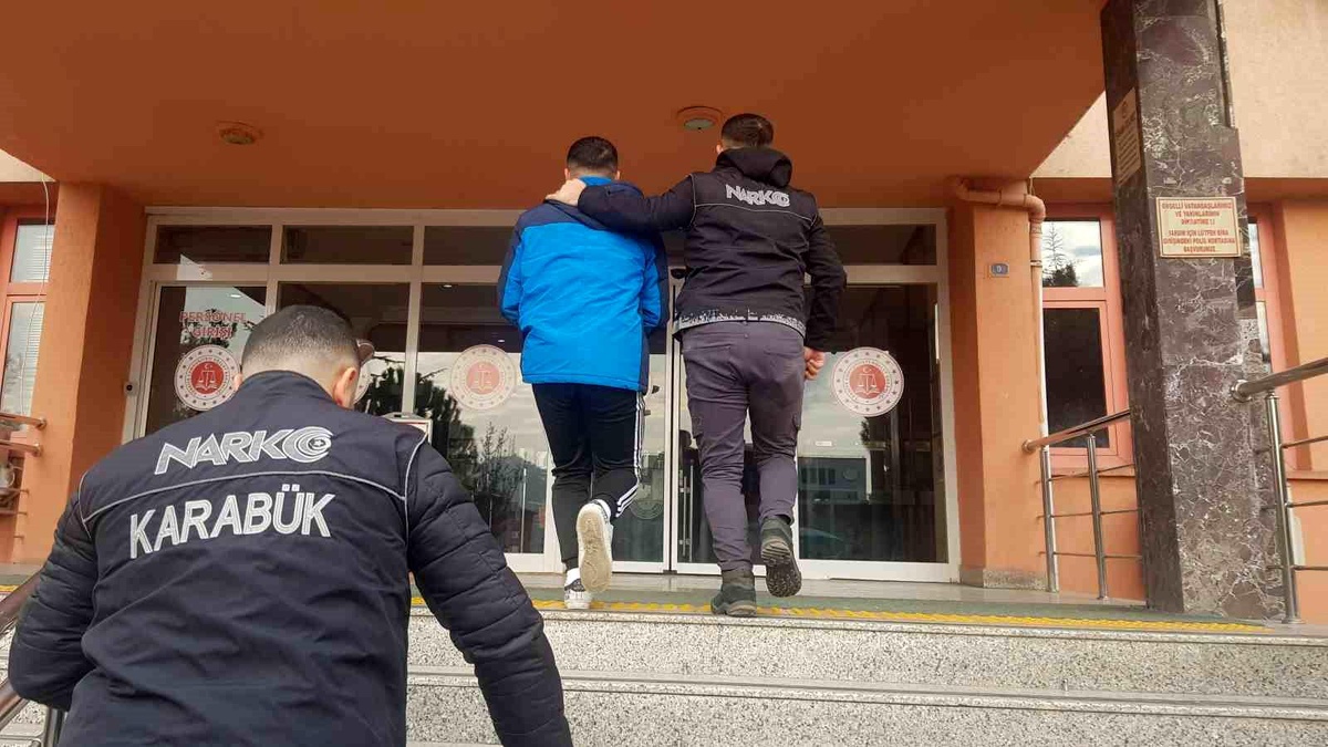 Karabük\'te Uyuşturucu Hap ve Esrar İle Yakalanan Sürücü Tutuklandı
