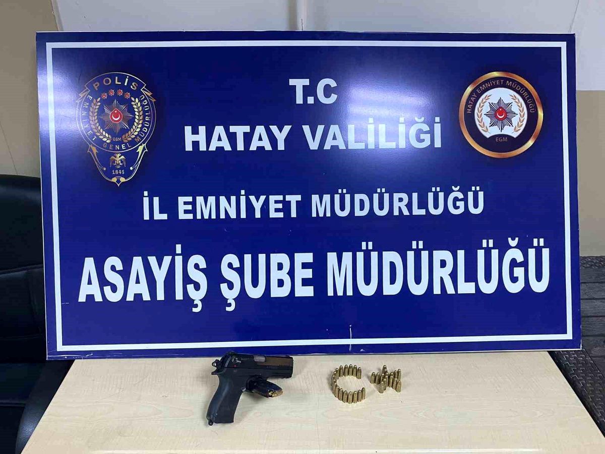 Hatay\'da 8 Yıl 5 Ay Hapis Cezası ile Aranan Şahsın Üzerinden Ruhsatsız Tabanca ve 46 Fişek Çıktı