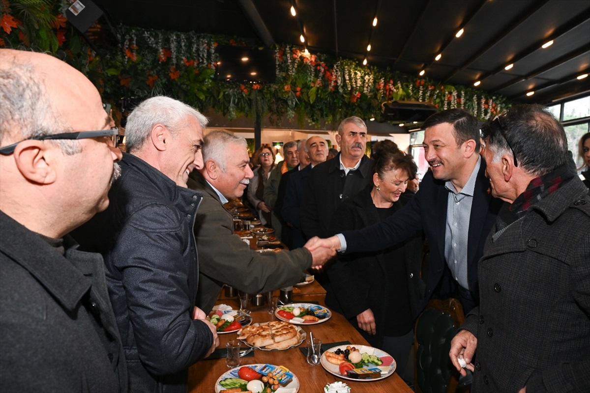 Hamza Dağ, İzmir\'deki Muhtarlarla Bir Araya Geldi