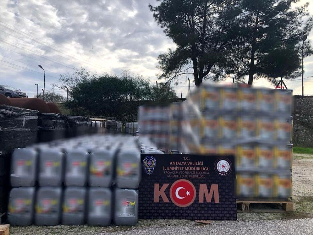 Antalya\'da Kaçakçılık Operasyonunda 25 Bin 200 Makaron Ele Geçirildi