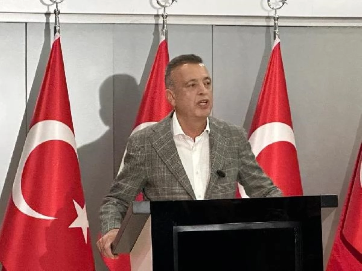 Ataşehir Belediye Başkanı Battal İlgezdi CHP\'den istifa etti