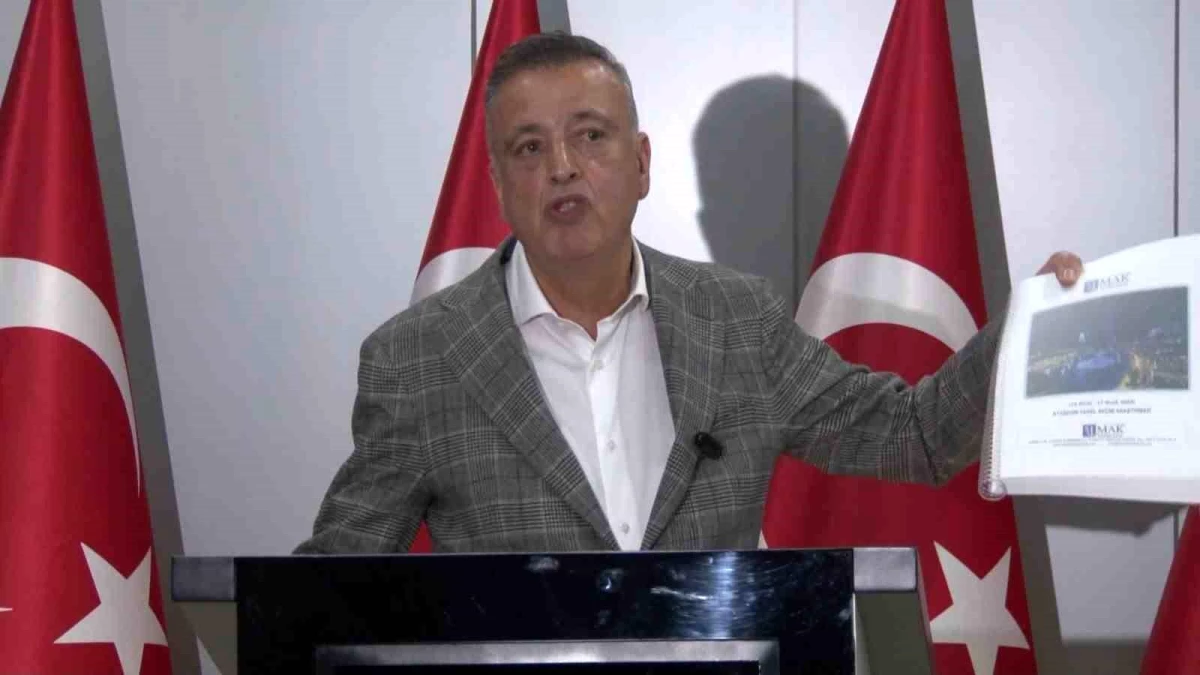 CHP\'nin Ataşehir Belediye Başkanı Battal İlgezdi Partiden İstifa Etti