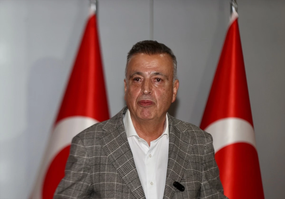 Ataşehir Belediye Başkanı Battal İlgezdi, CHP\'den istifa etti