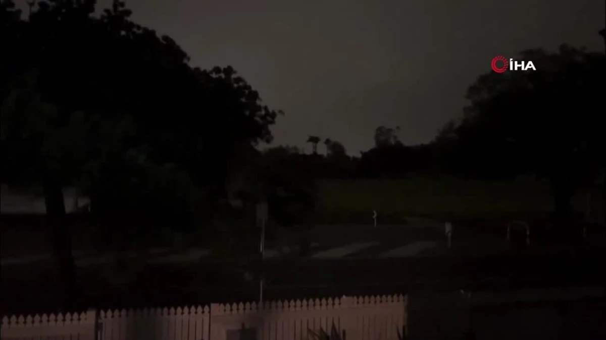 Avustralya\'nın doğusunu fırtına vurdu: 64 bin kişi elektriksiz