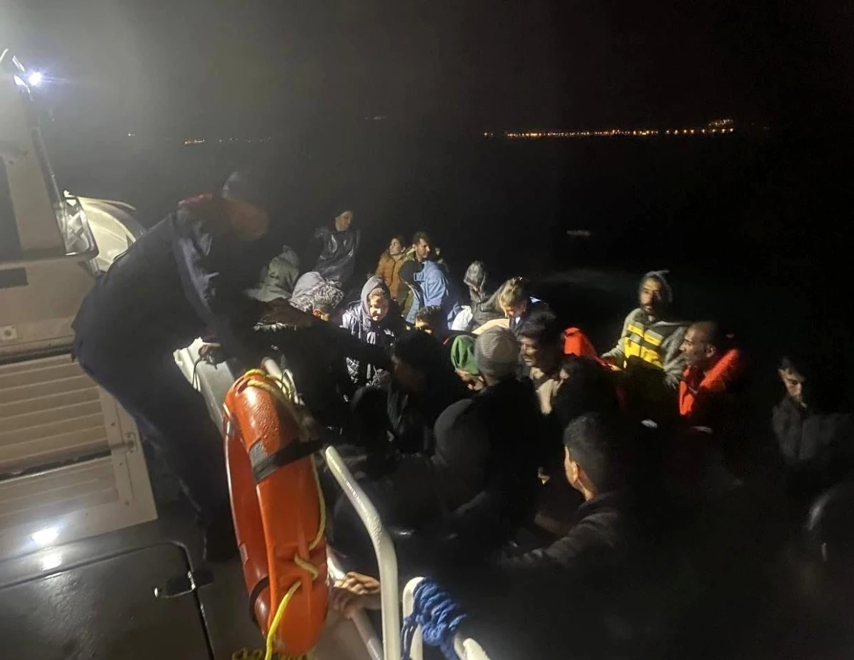 Çanakkale\'de Sahil Güvenlik ekipleri 38 kaçak göçmeni yakaladı
