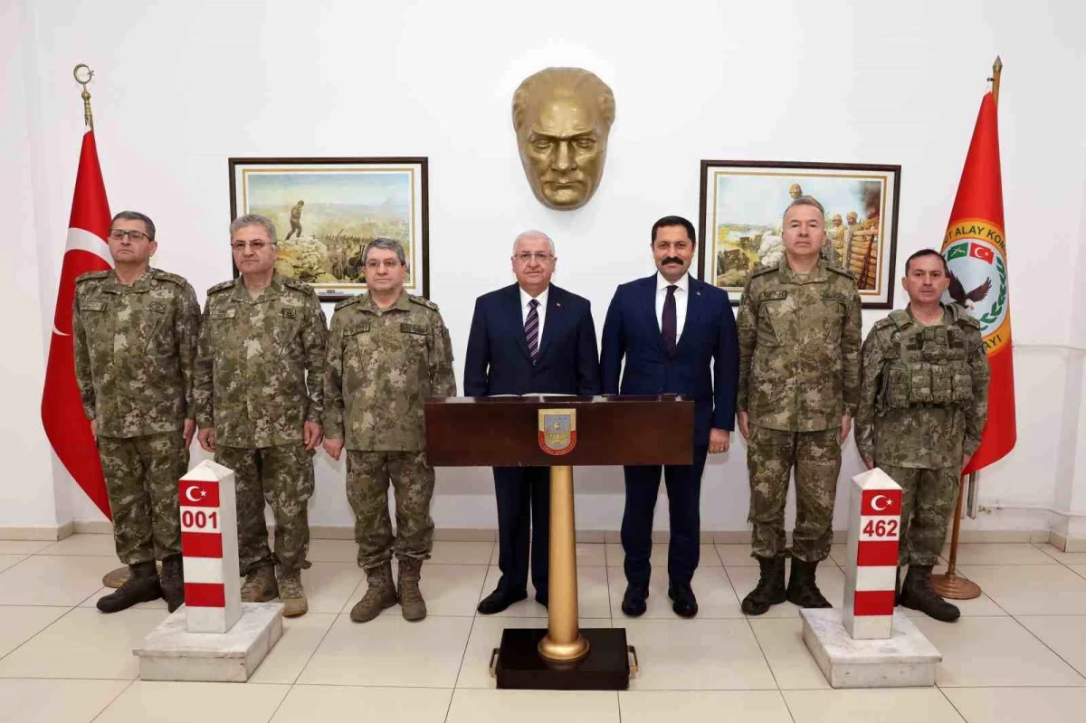 Milli Savunma Bakanı Yaşar Güler, 2\'nci Hudut Alay Komutanlığı\'nda inceleme ve denetlemelerde bulundu