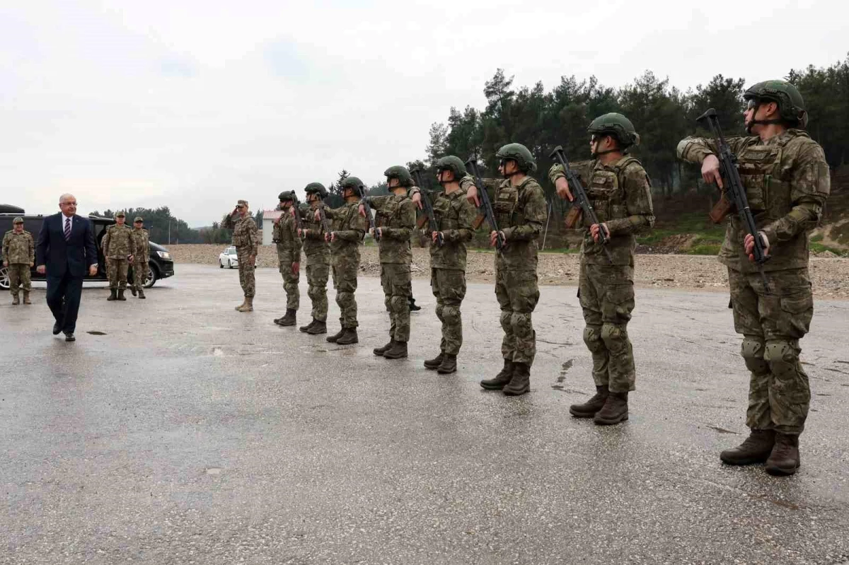 Milli Savunma Bakanı Yaşar Güler, 8\'inci Komando Tugay Komutanlığında inceleme ve denetlemelerde bulundu
