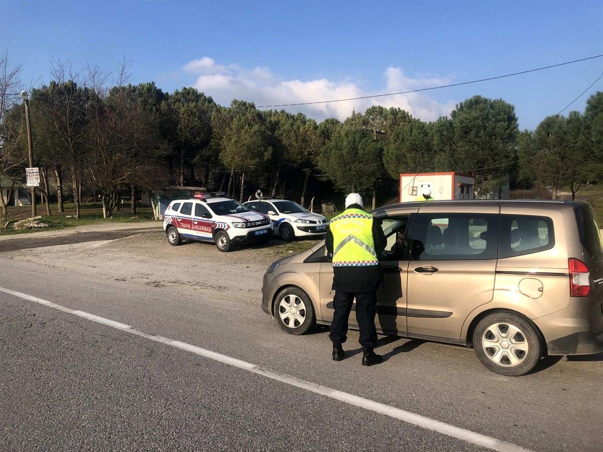 Balıkesir\'de Jandarma Ekipleri 12 Şahsı Gözaltına Aldı
