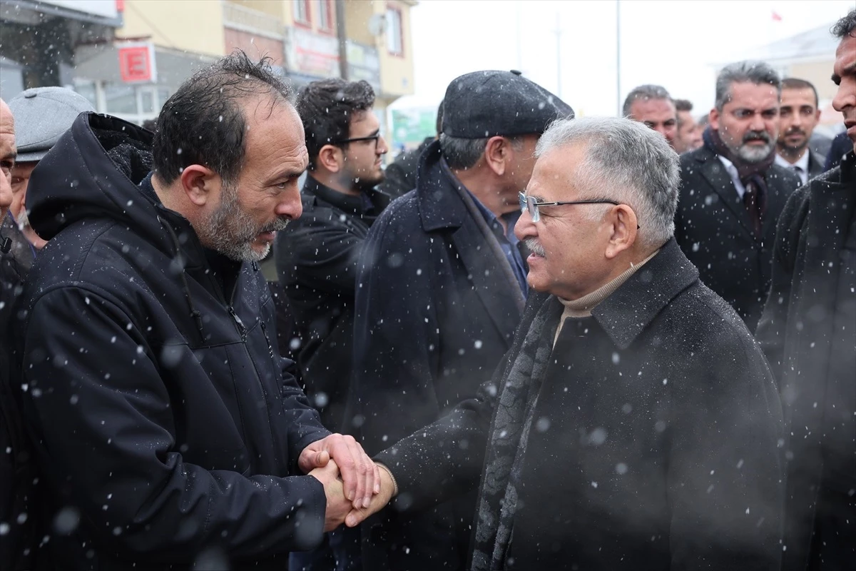 Kayseri Büyükşehir Belediye Başkanı Sarız\'da Vatandaşlarla Buluştu