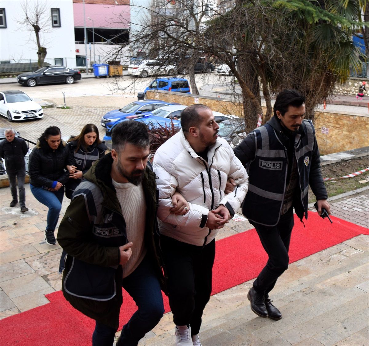 Bilecik\'te Telefonla Dolandırıcılık Yapan Şüphelilerden Birisi Tutuklandı