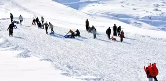 Bitlis'te kayakseverler El-Aman Hanı Kayak Merkezi'nde yoğunluk oluşturdu