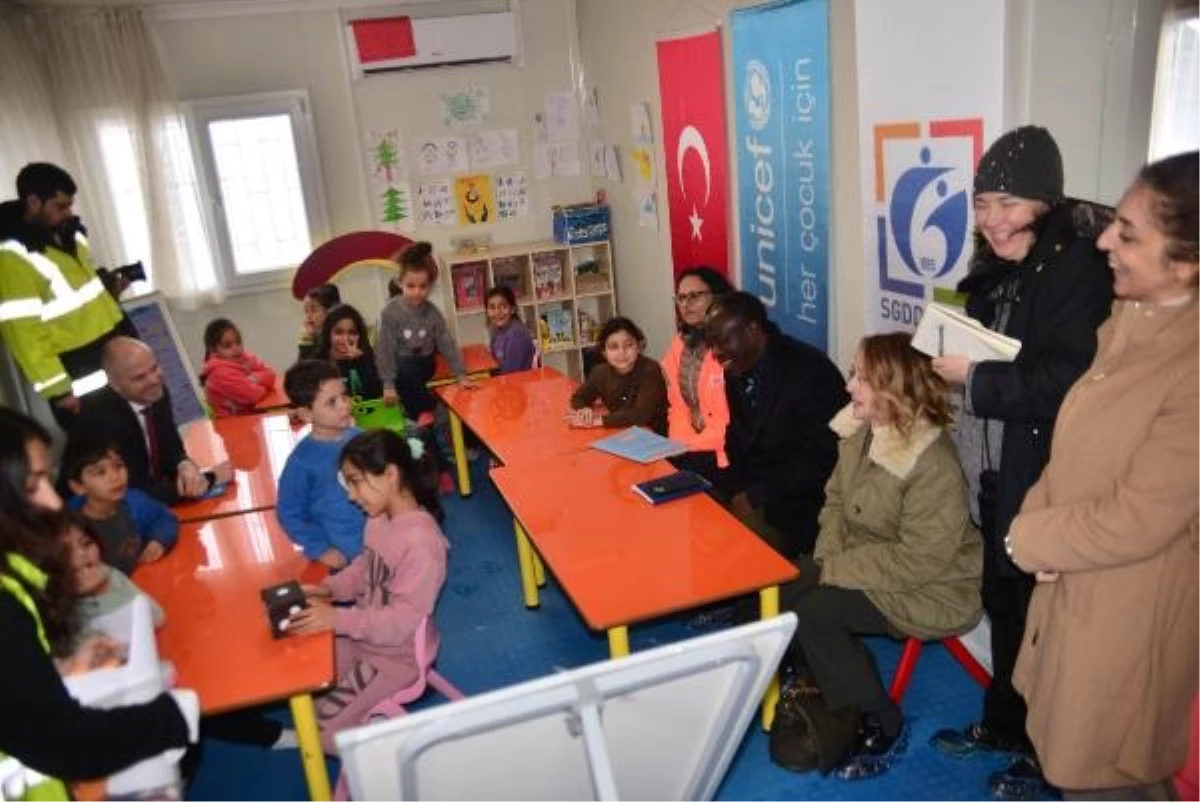 BM Türkiye Mukim Koordinatörü Dr. Babatunde Ahonsi, Hatay\'da çocuklarla buluştu