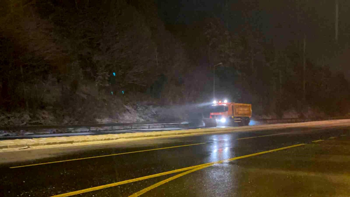 Bolu Dağı Geçişinde Kar Yağışı Etkili