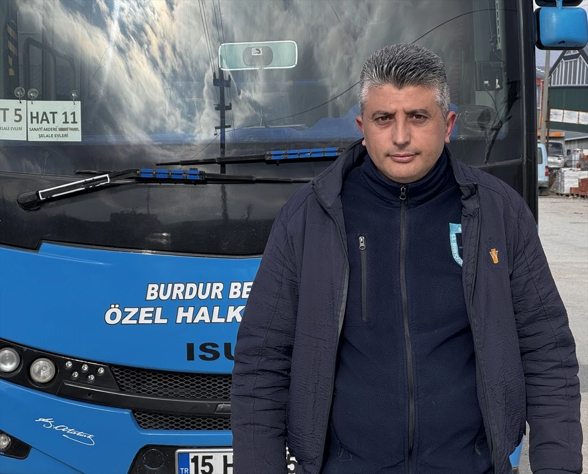 Burdur\'da seyir halindeki özel halk otobüsü şoförü silahla tehdit edildi