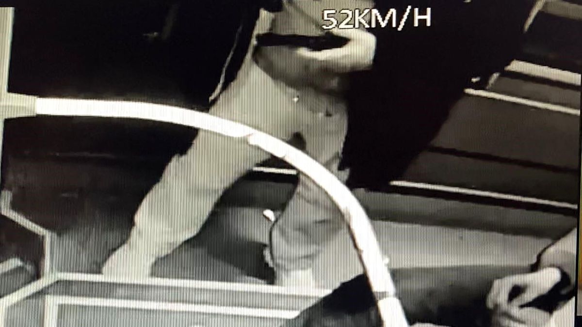 Burdur\'da Yolcu, Otobüs Şoförüne Tabancayla Tehdit Etti