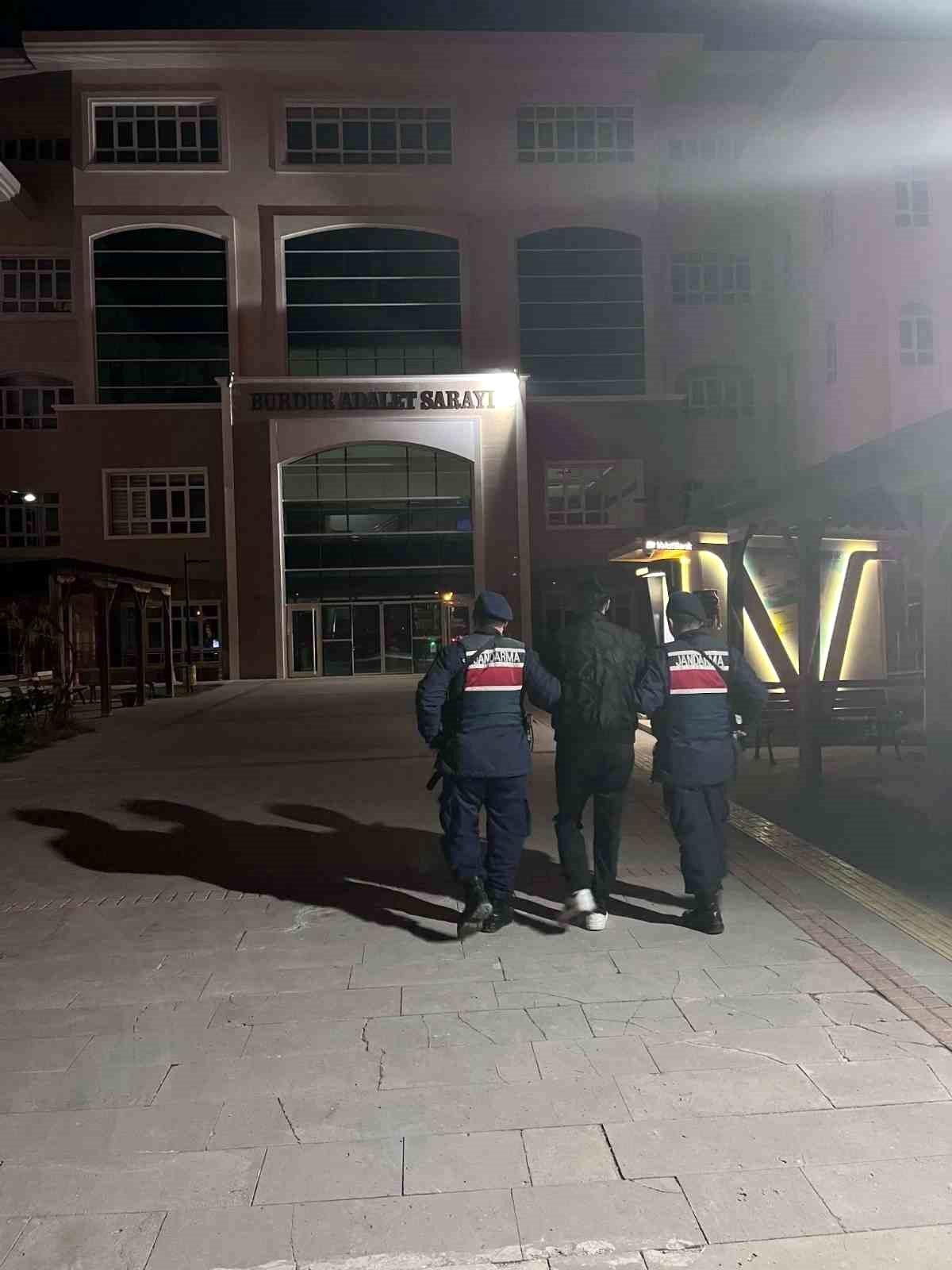 Burdur\'da Jandarma Ekipleri 4 Firariyi Yakaladı