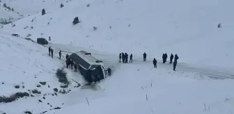 Sivas'ta Cenaze Dönüşü Otobüs Kazası: 14 Yaralı