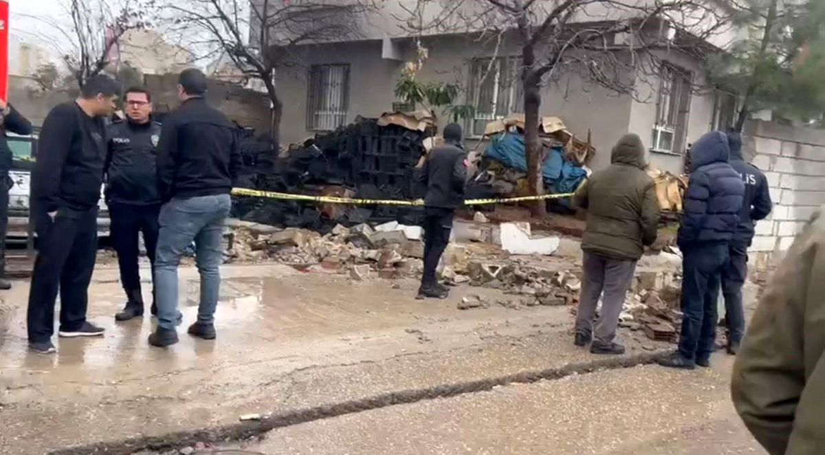 Siverek\'te çöken duvar altında kalan kardeşlerden biri hayatını kaybetti