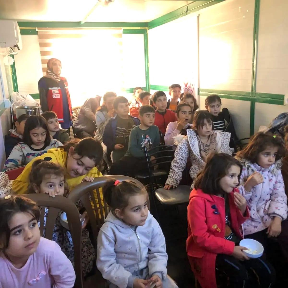 Besni Sosyal Hizmet Merkezi Müdürlüğü, çocuklara sinema etkinliği düzenledi