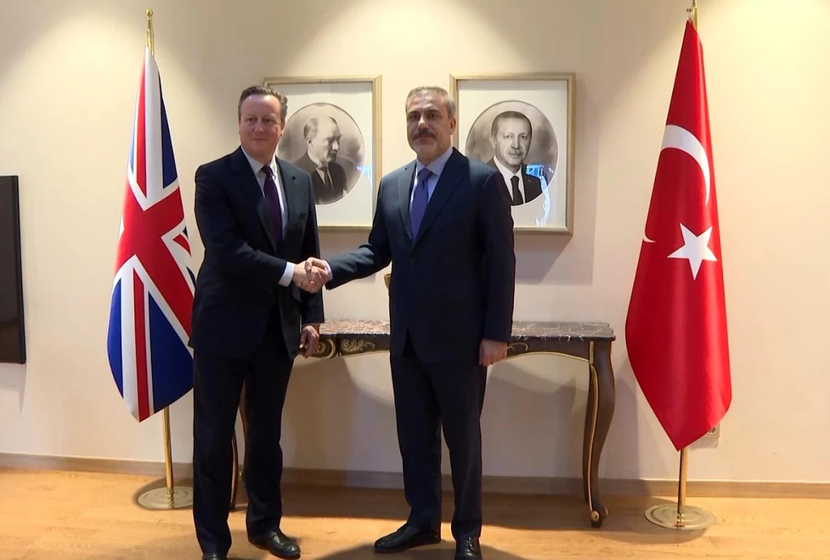 Dışişleri Bakanı Hakan Fidan ile Birleşik Krallık Dışişleri Bakanı David Cameron İstanbul\'da görüştü