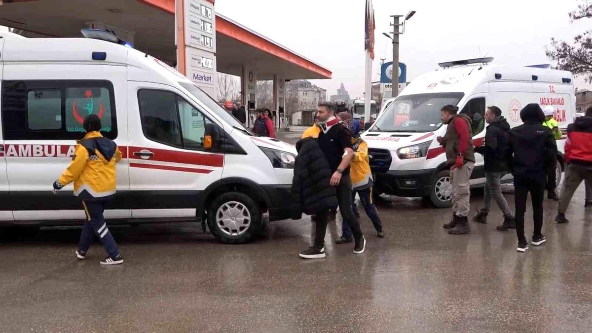 Elazığ\'da trafik kazası: 3 kişi yaralandı