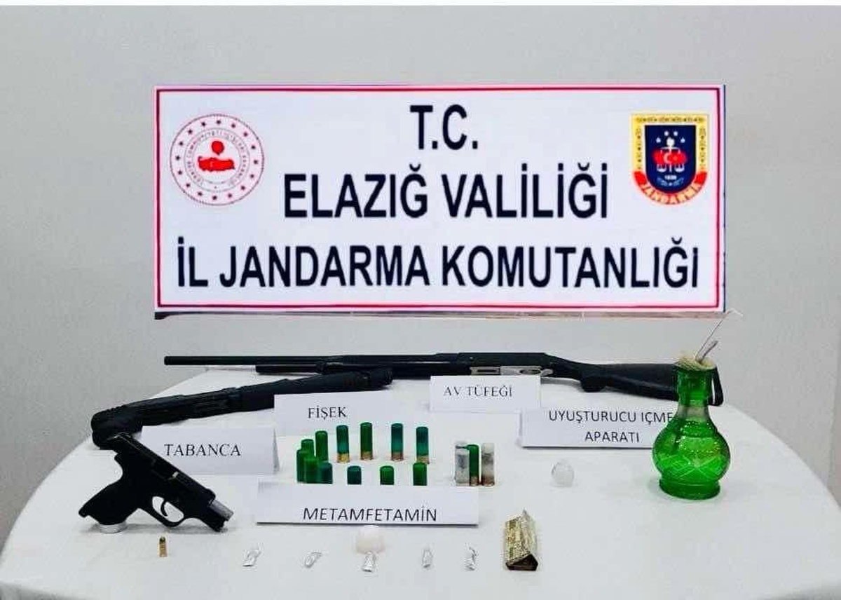 Elazığ\'da Jandarma Ekipleri Uyuşturucu Tacirini Yakaladı