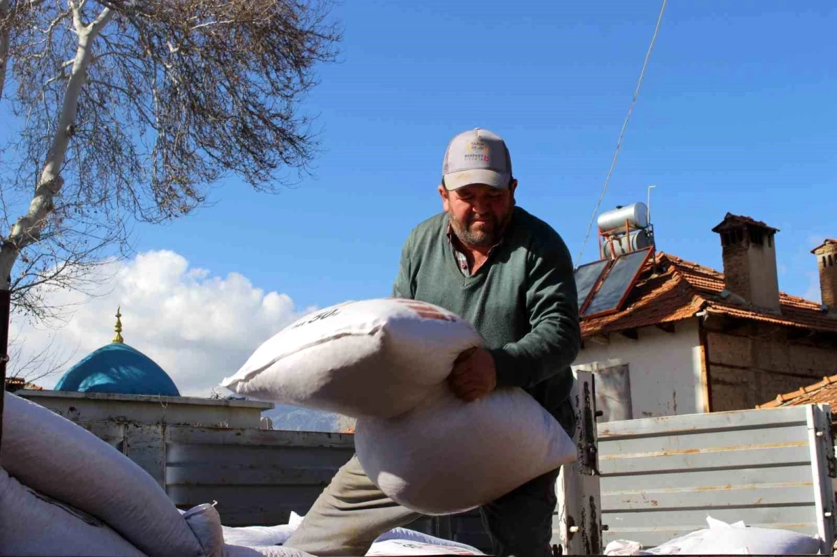 Antalya Büyükşehir Belediyesi Üreticilere Yüzde 15 Hibeli Süt Yemi Desteği Sağlıyor