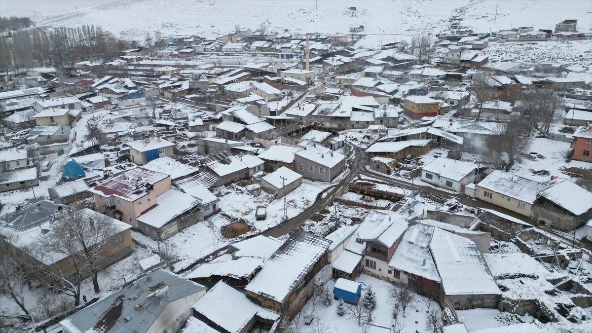 Erzurum\'un kırsal mahallelerinde kış mevsimi zorlu geçiyor