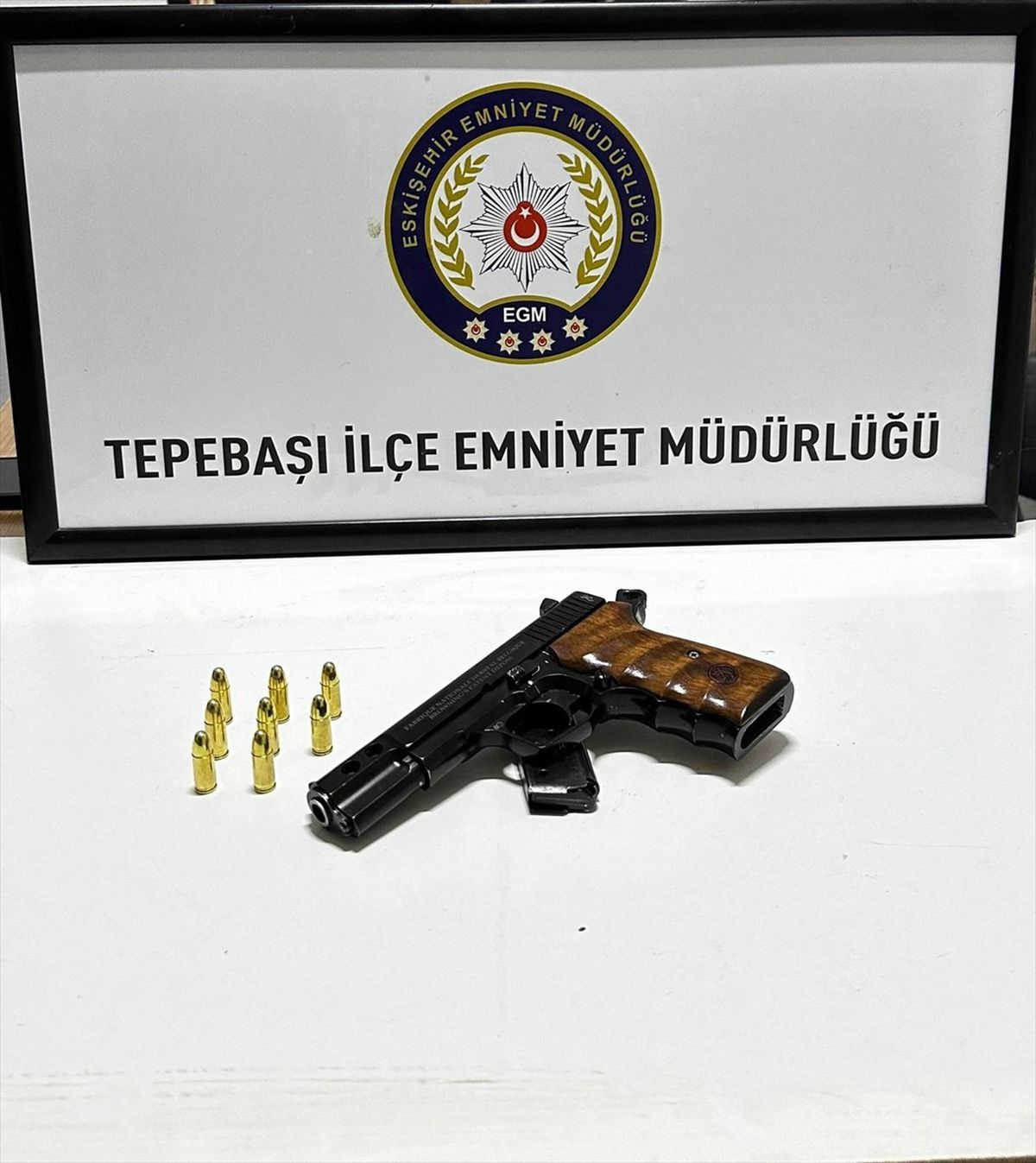 Eskişehir\'de Ruhsatsız Tabanca ve Fişekler Ele Geçirildi