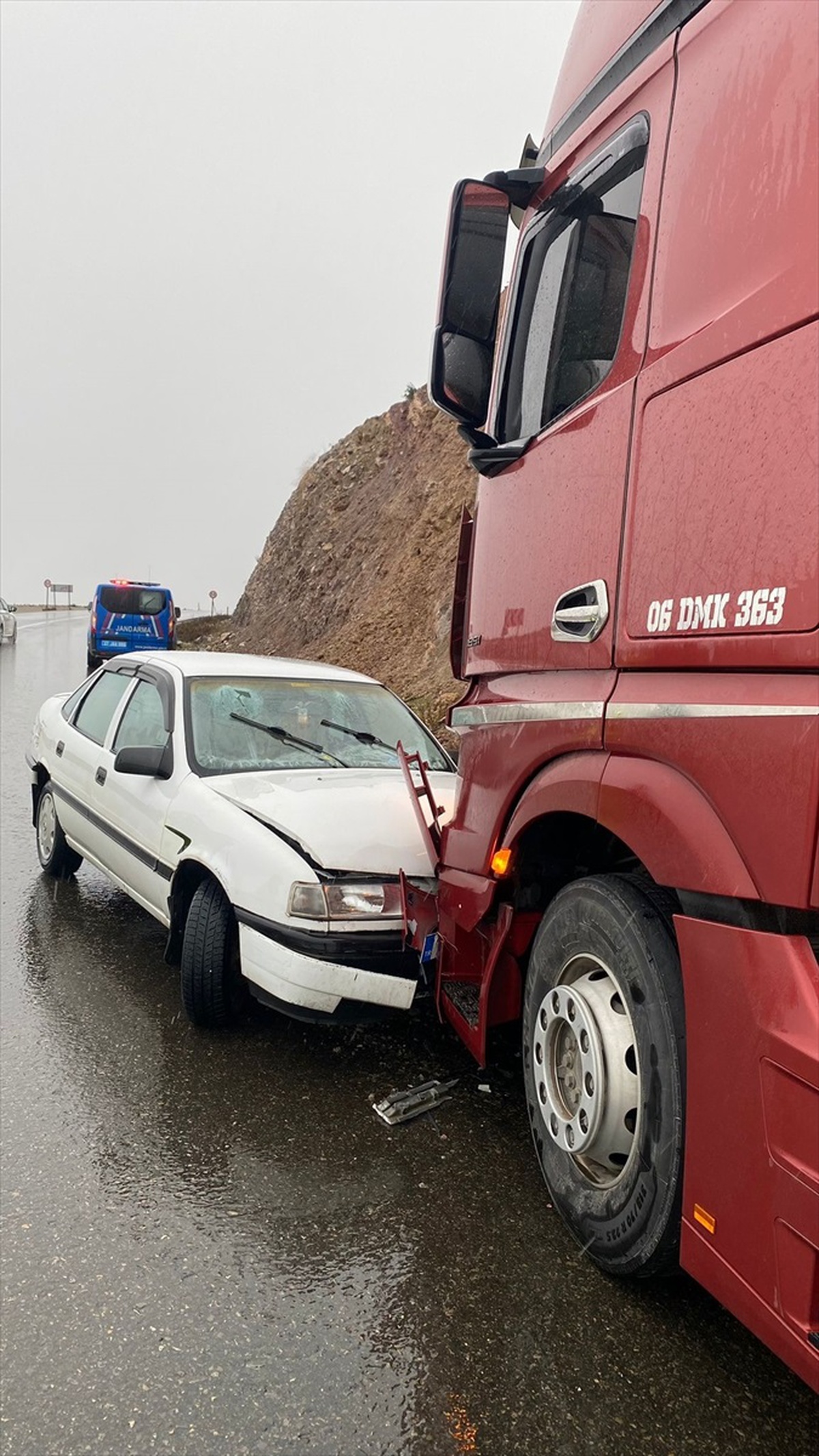 Gaziantep\'te tırla çarpışan otomobilde bir kişi yaralandı