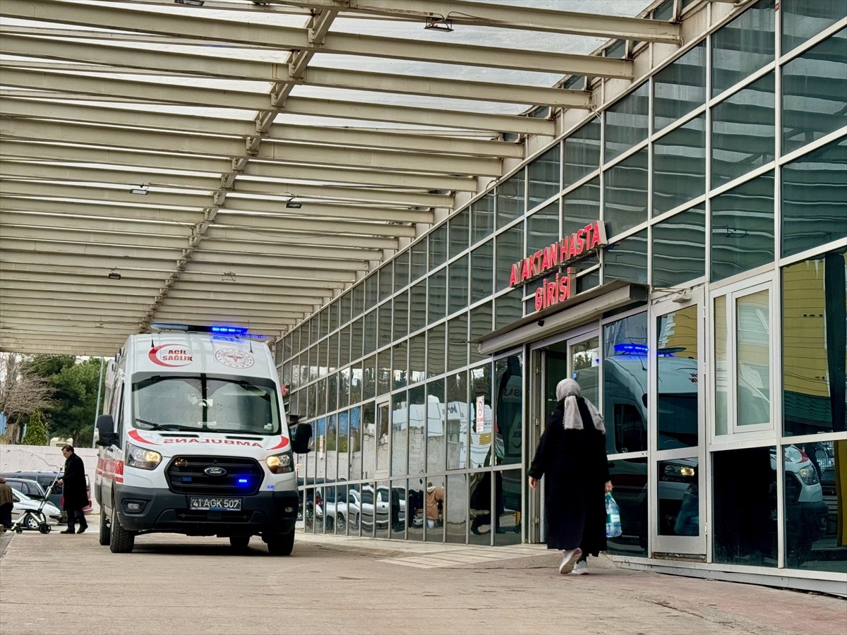 Gebze\'de inşaat işçisine yük asansörü düştü, yaralı