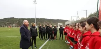 Türkiye Futbol Federasyonu'nun 'Geleceğin Yıldız Kızları' projesi kapsamında 33 oyuncu kampa çağrıldı