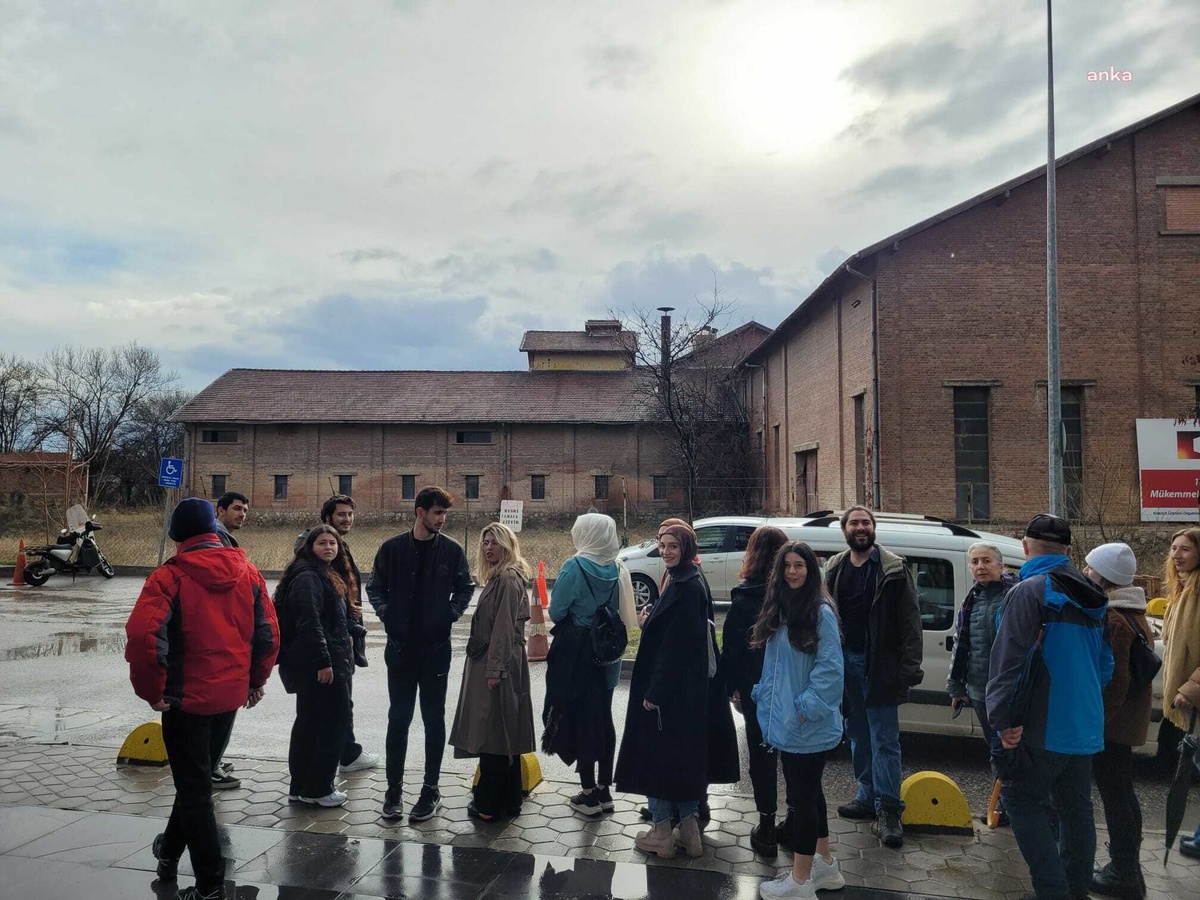 Eskişehir Gençleri Kent Yürüyüşü Etkinliğinde Şehrin Tarihine Tanık Oldu