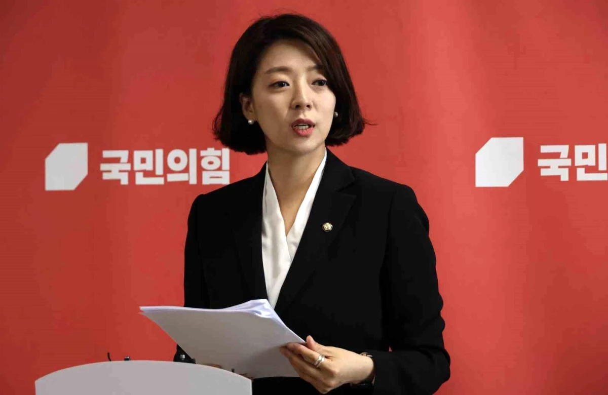 Güney Kore\'de Milletvekiline Saldırı: Görüntüler Ortaya Çıktı