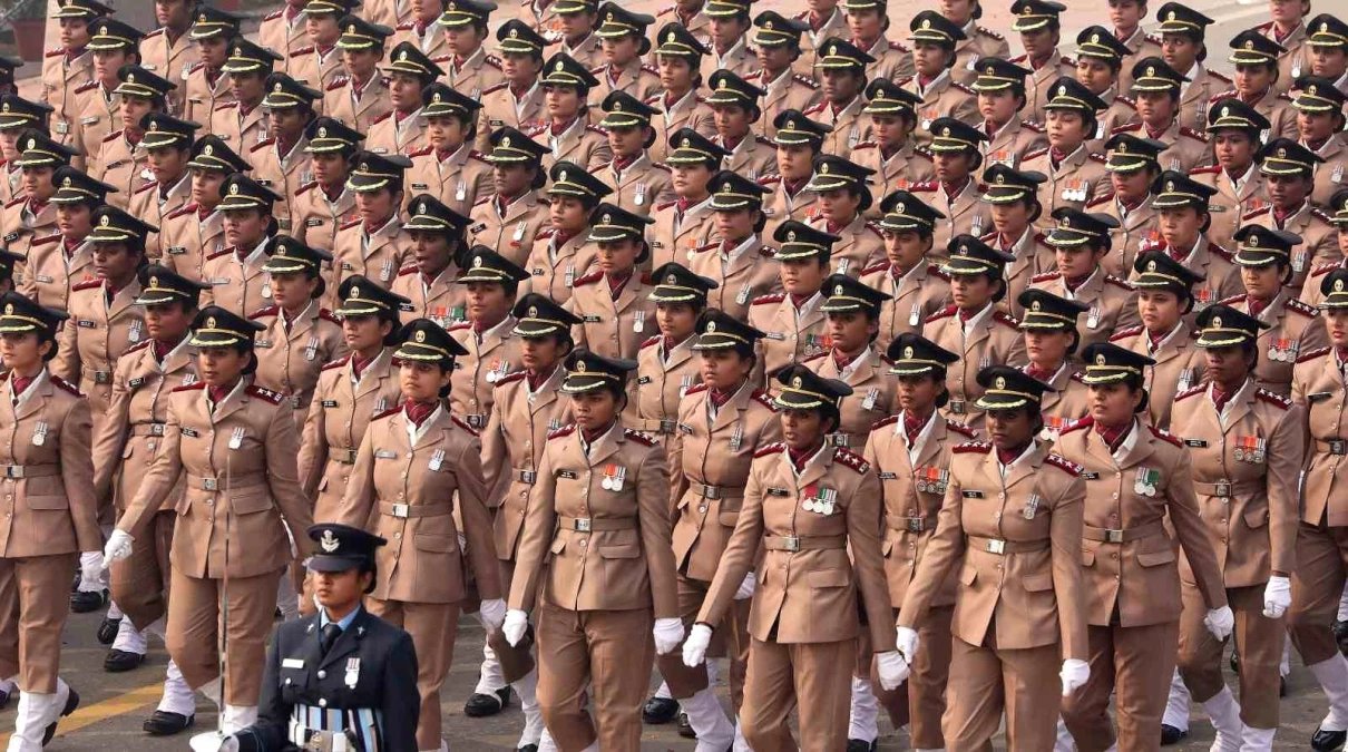 Hindistan\'da Cumhuriyet Bayramı Kadın Askerlerle Kutlandı