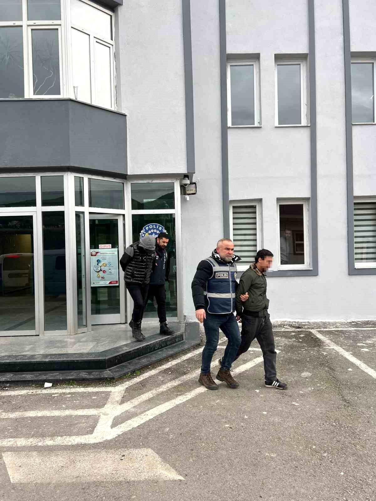 Kocaeli\'de 900 Bin TL Değerinde Malzeme Çalan 3 Şüpheli Yakalandı