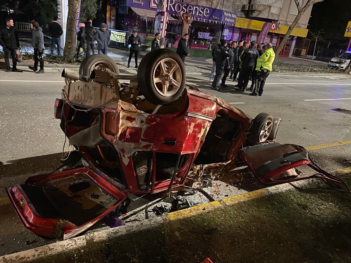 Isparta\'da Otomobil Çarpışması: 1 Ölü, 1 Ağır Yaralı