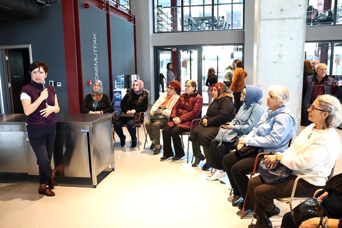 Beşevler ve Konak Mahallesi\'ndeki Kadınlar Pancar Deposu\'nda Buluştu