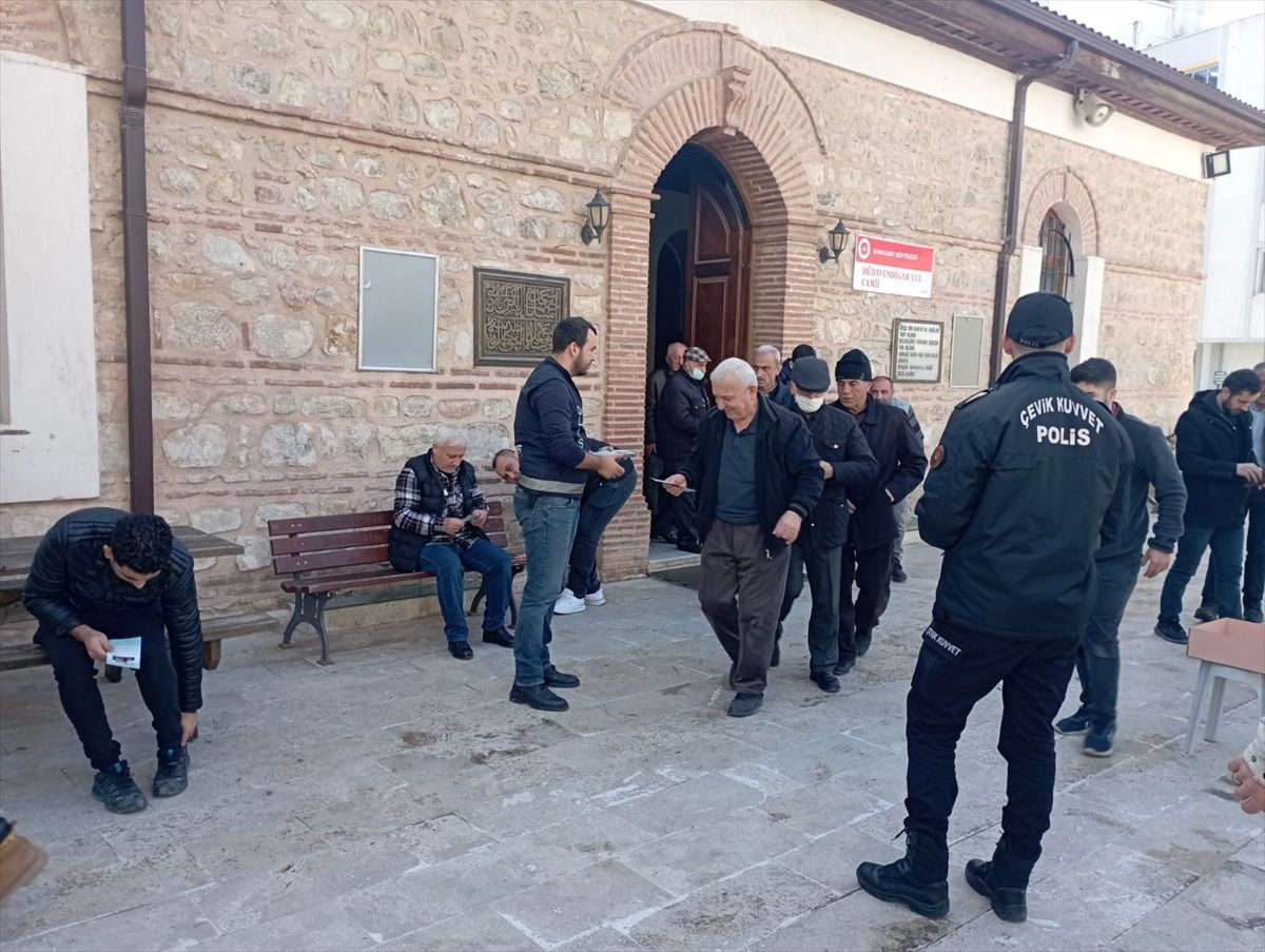 Karacabey\'de Hırsızlık ve Dolandırıcılıkla Mücadele Broşürleri Dağıtıldı