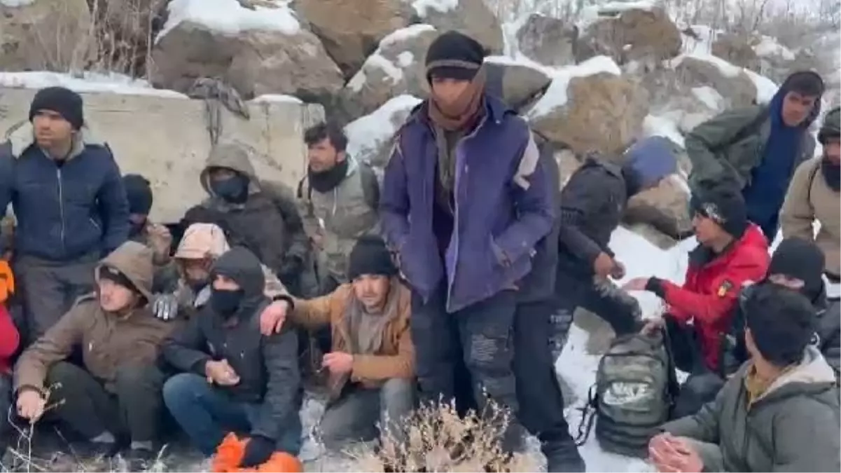 Kars'ta 24 Afganistan uyruklu düzensiz göçmen yakalandı