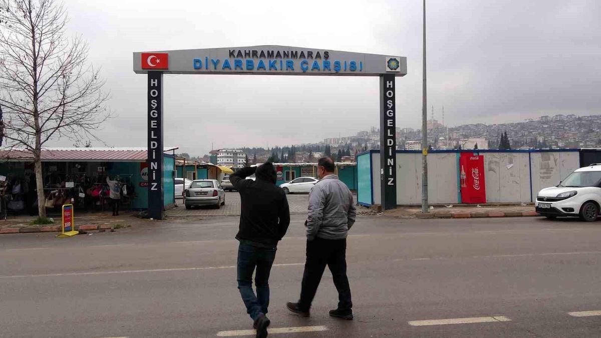 Kahramanmaraş\'ta Deprem Sonrası Esnafın Çalışmaları Sürüyor