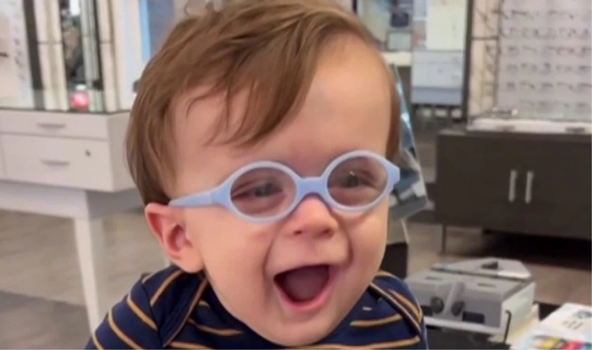 Logan\'ın yeni gözlükleriyle annesini görmesi yürekleri ısıttı
