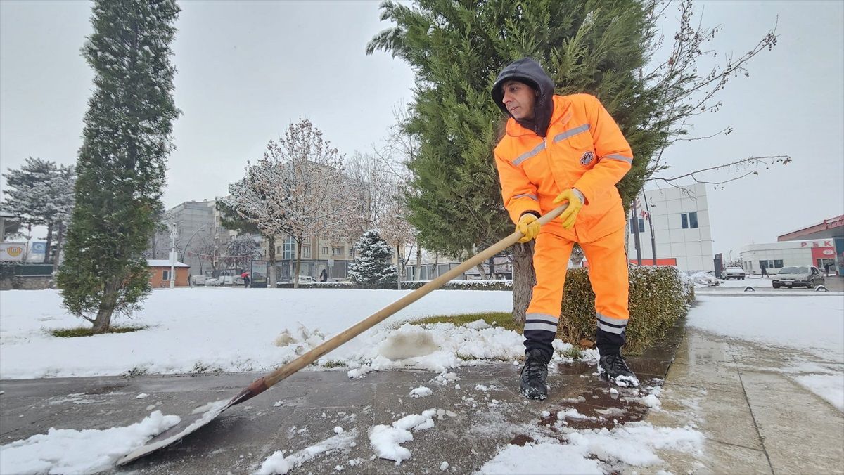 Malatya\'da Karla Mücadele Devam Ediyor